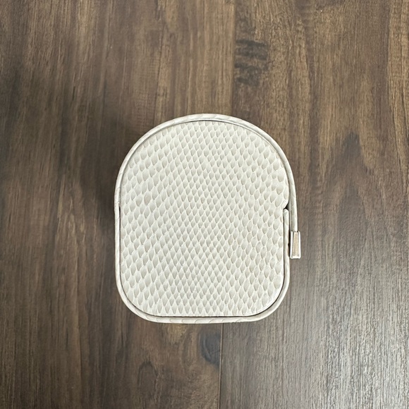 Jimmy Choo Sunglass Case - Picture 5 of 9